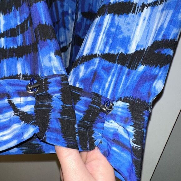 Chicos Zenergy Zipper Jacket Blue Black Pattern Size 2 (Large) EUC - Picture 6 of 13
